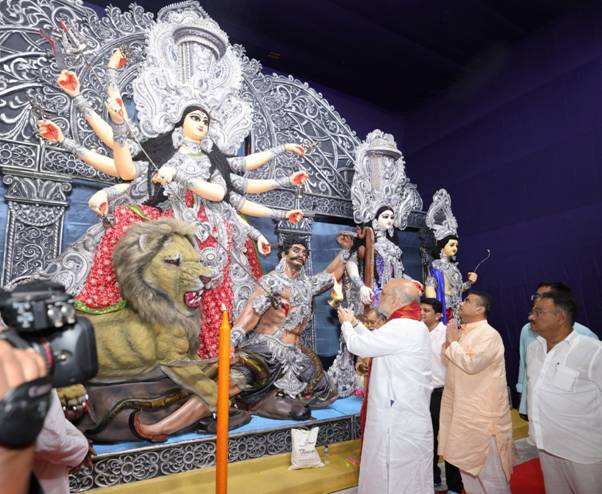 गृह मंत्री अमित शाह ने कोलकाता में संतोष मित्रा स्क्वायर और...